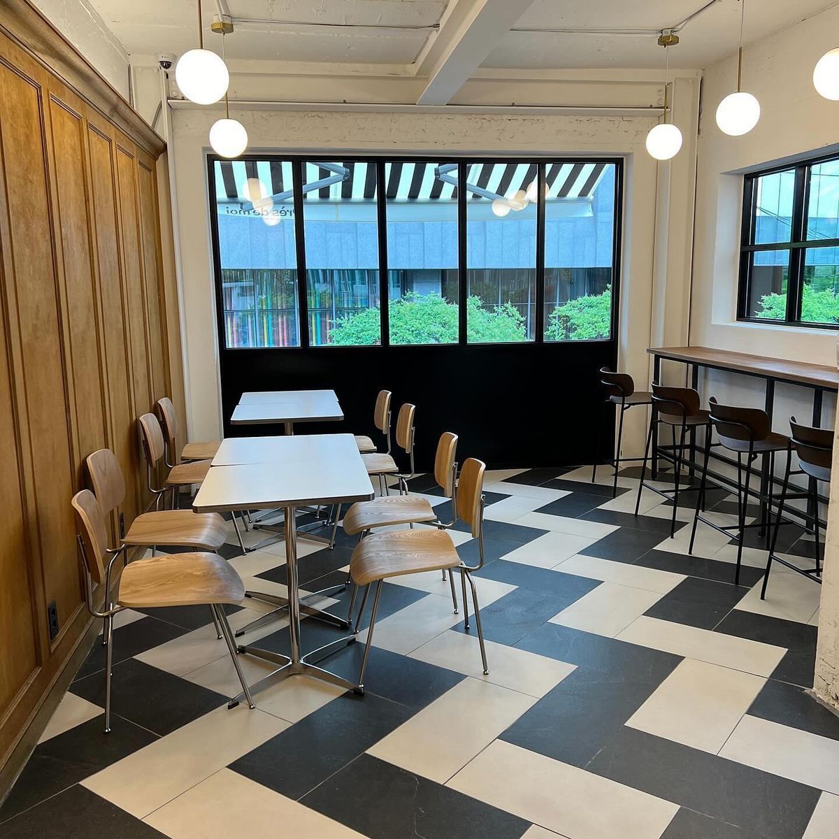 간단하게 브런치를 즐기기에 좋은 분위기의 ‘프레드므아 청담’. | 이미지 출처: 프레드므아 청담 인스타그램