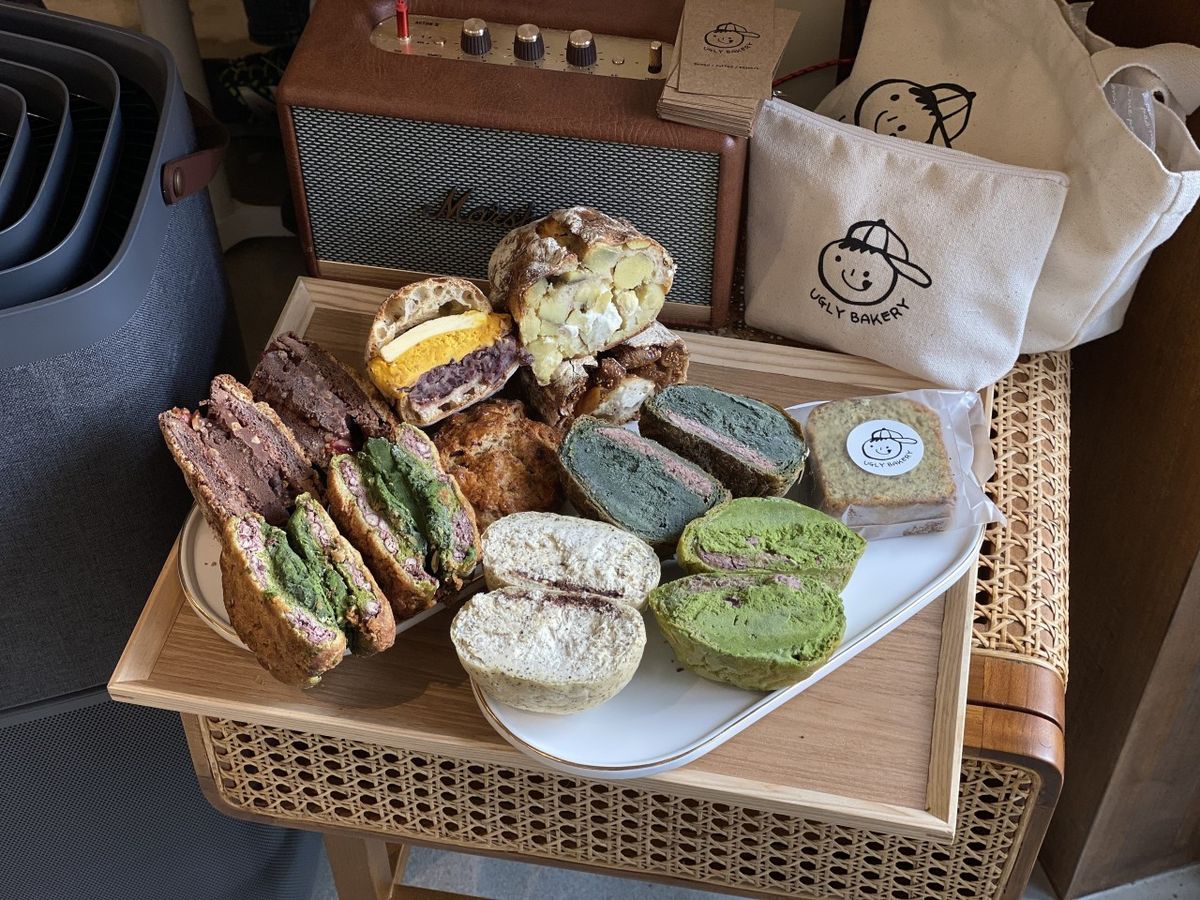 ‘어글리베이커리’에서는 다채로운 맛의 크림빵, 맘모스빵, 앙버터 등을 맛볼 수 있다. | 이미지 출처: 어글리베이커리 네이버지도 업체 제공 이미지