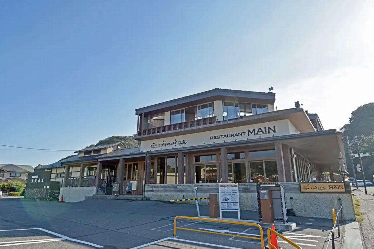 독특한 검은빛 물로 즐기는 온천 / 이미지 출처: Japan Travel by NAVITIME 