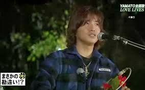 체크 셔츠는 기무라 타쿠야가 착용한 뒤로 스테디 셀러가 되었다.