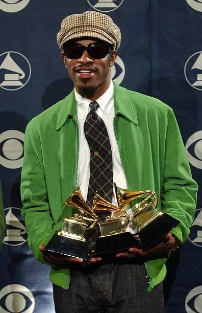 제46회 그래미 어워드 시상식에서 라임 컬러의 자켓과 체크무늬 캡을 매치하여 독창적인 프레피 룩을 선보인 안드레 3000. / 이미지 출처: 게티 이미지. 