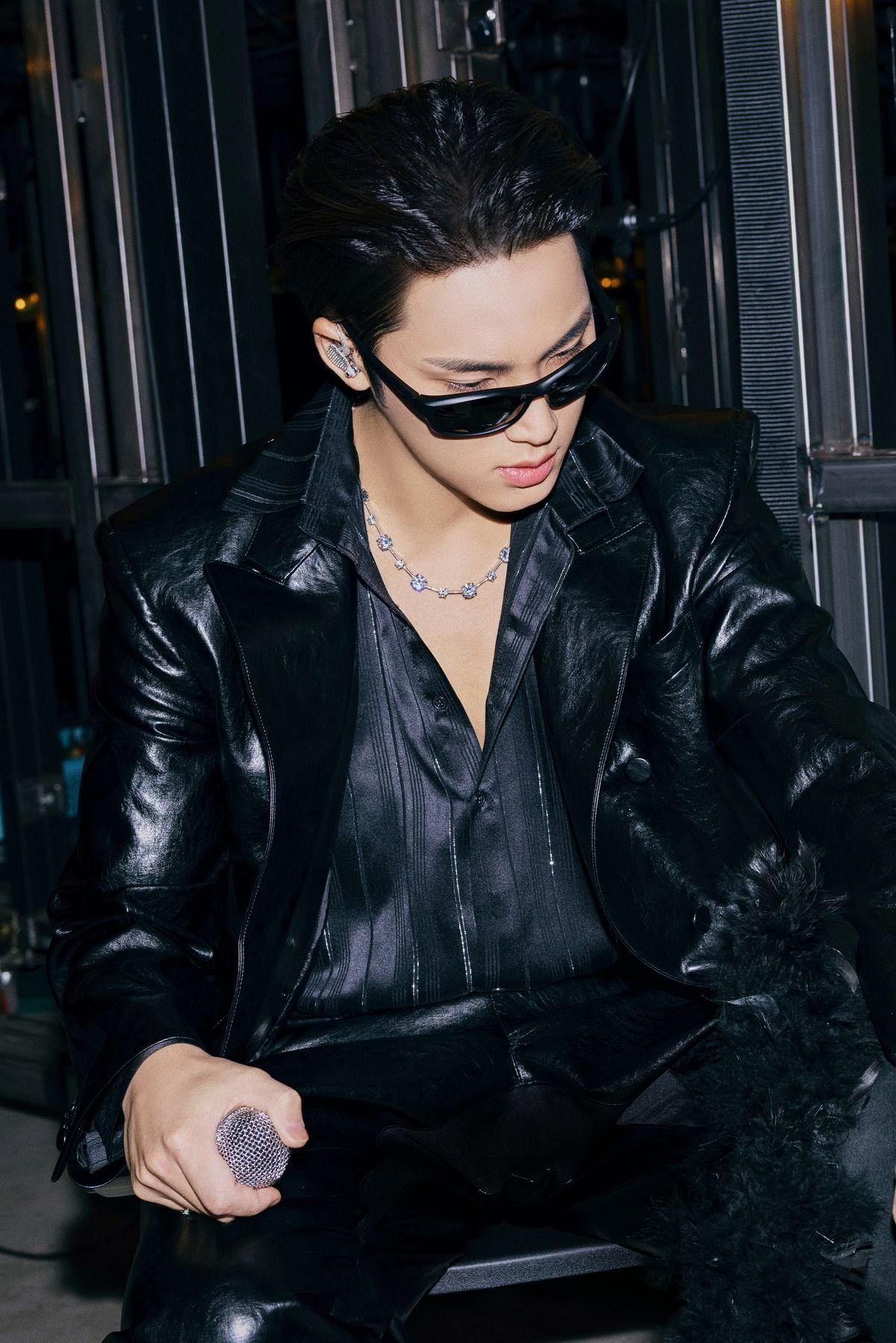 공연에 오를 준비를 하는 민규