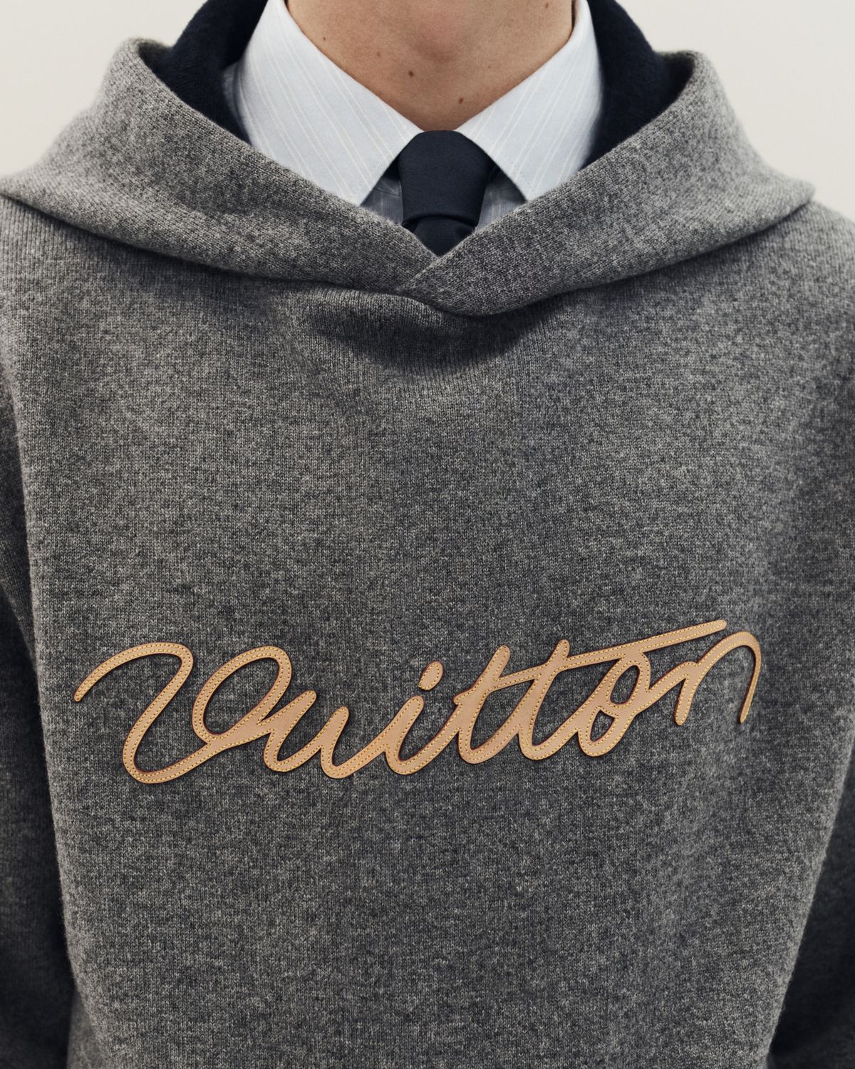 VVN 레더로 장식한 트렁크 컬렉션 후디 제품 / 이미지 출처 : 루이 비통