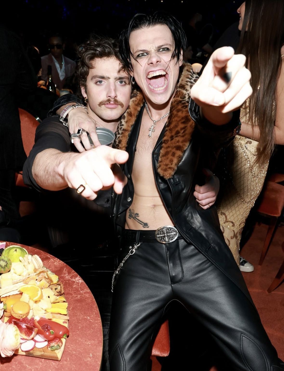 애프터 파티 속 밴슨 분과 영블러드의 모습. / 이미지 출처: 인스타그램 @garmmys