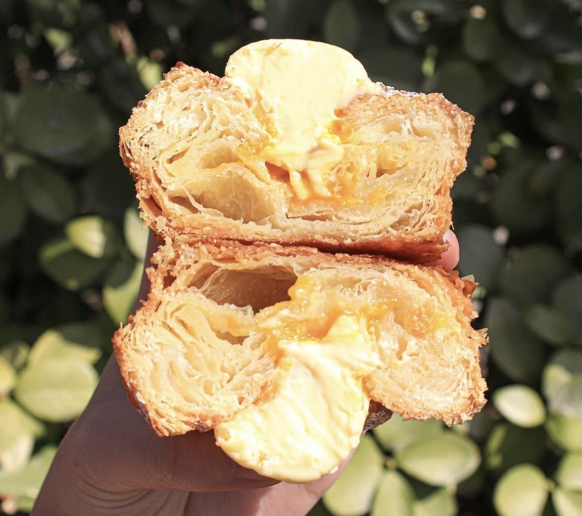 바삭한 페이스트에 스며든 시럽, 필링까지 완벽하다. / 출처: 비파티세리 인스타그램