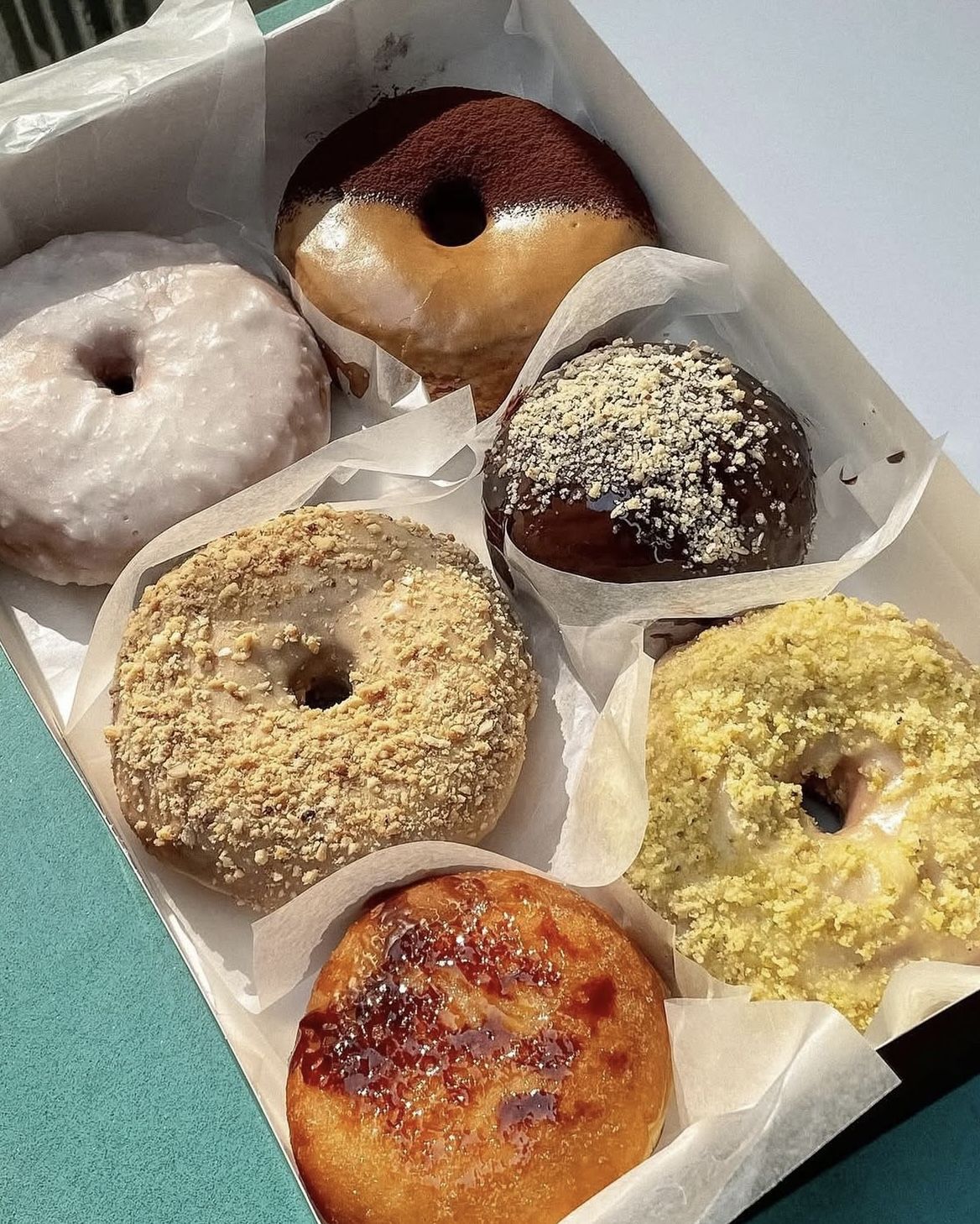 카즈하는 피스타치오와 땅콩을 최애맛으로 꼽았다. / 출처: 올드페리도넛 인스타그램