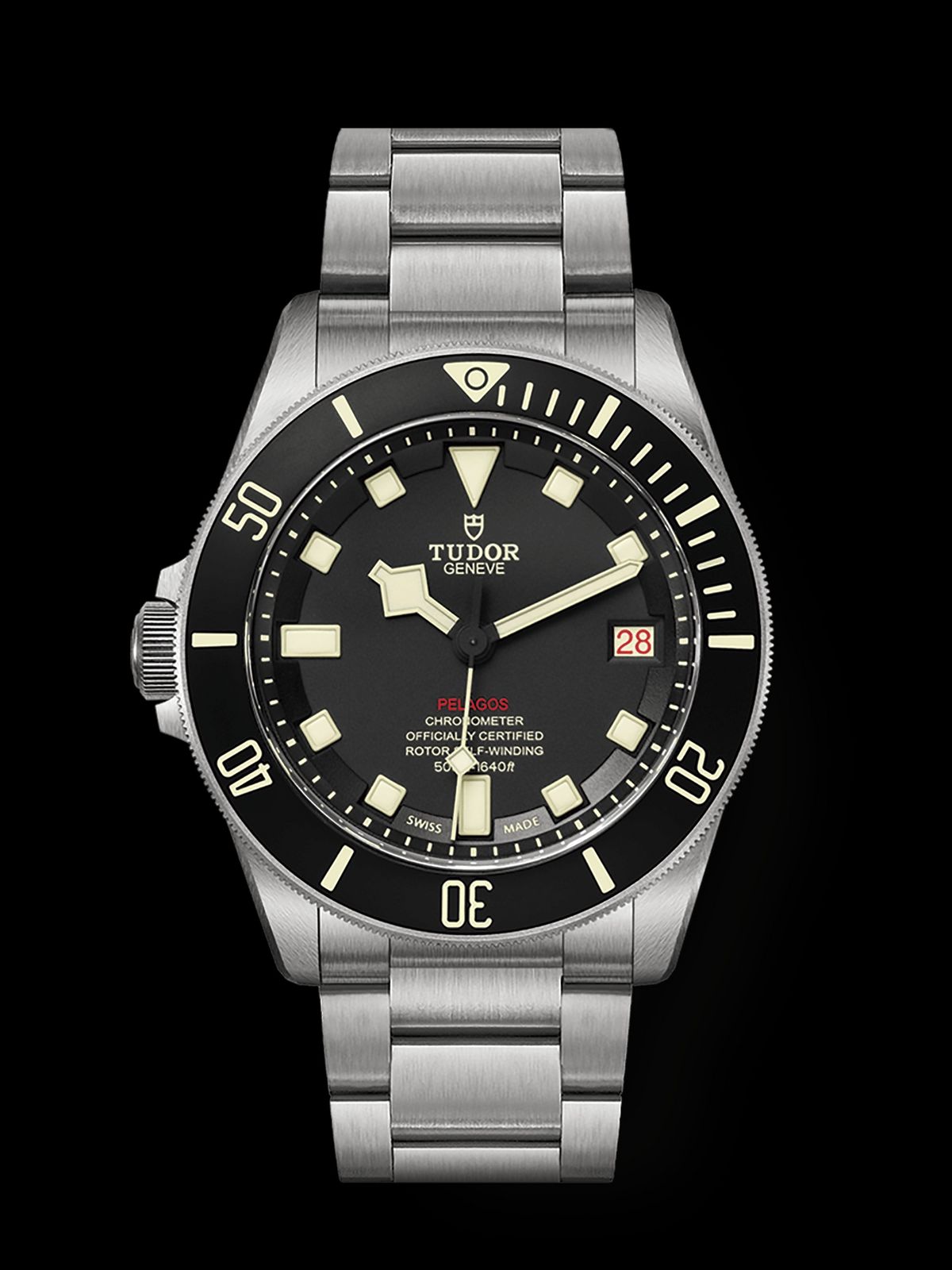 티타늄의 가벼운 질감과 빈티지한 베이지 톤 인덱스, 그리고 붉은색 'Pelagos' 레터링이 조화로운 튜더 펠라고스 LHD / 이미지 출처 : 튜더