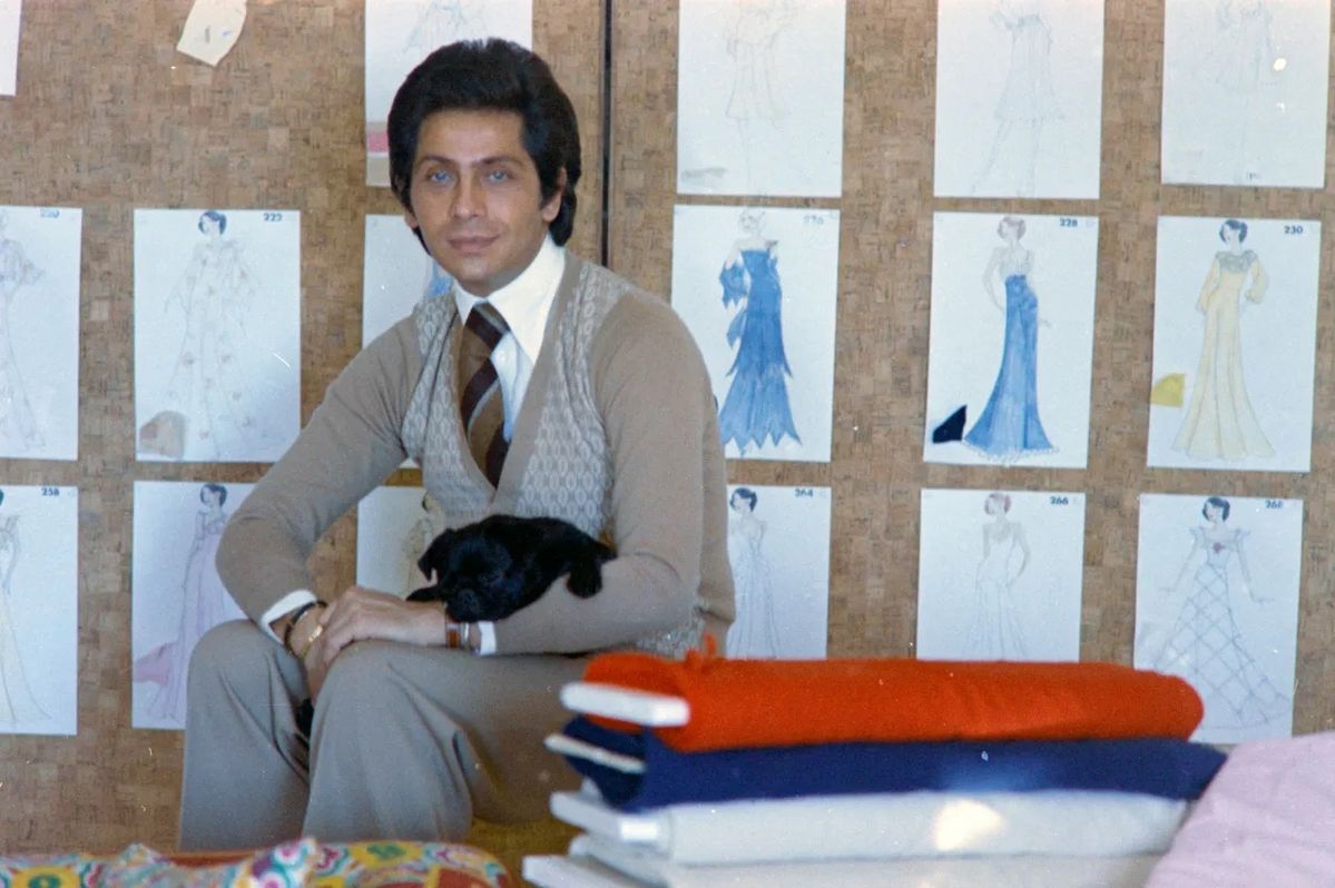 1974년, 발렌티노 이탈리아 로마 본사에서 찍은 사진. 이미지 출처: 게티 이미지. 