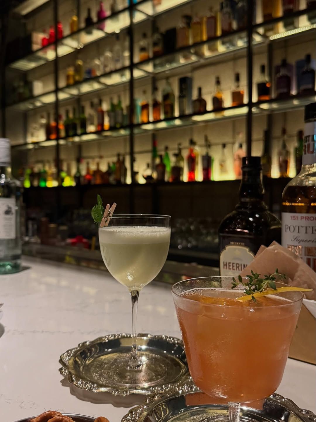 설문 카드를 통해 그날의 무드에 맞는 나만의 칵테일을 마셔볼 수 있다. / 이미지 출처: 바 공식 인스타그램 계정