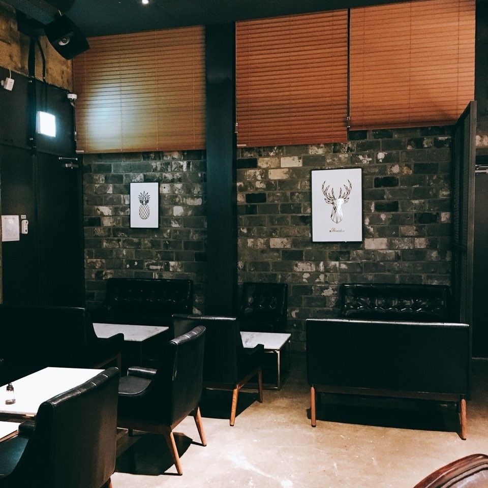 비터스는 은은한 조명과 조용한 분위기 덕분에 데이트 장소로도 좋다. / 이미지 출처: 네이버 지도 업체 제공 이미지