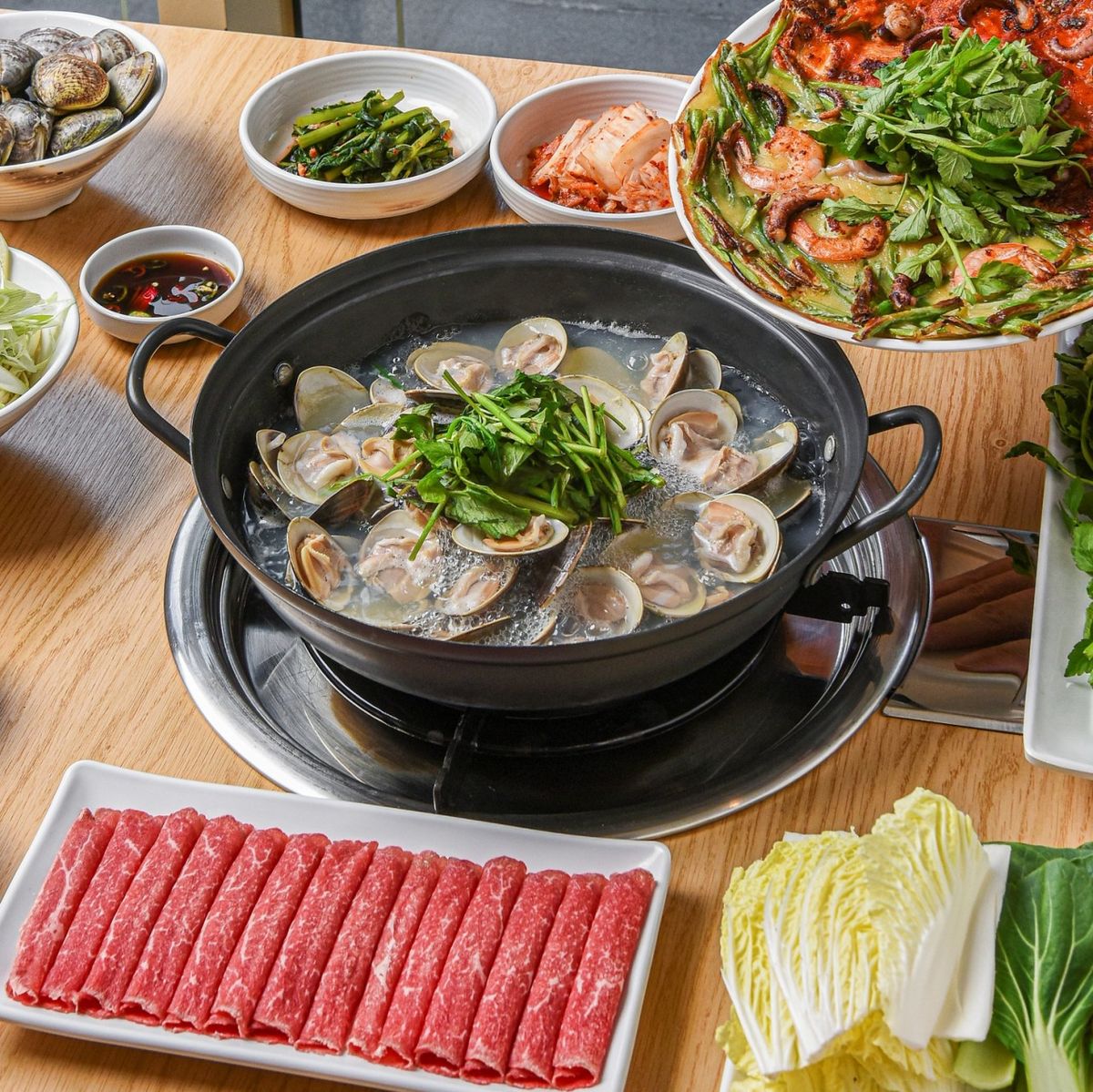 시그니처 '백합탕 낙지 샤부샤부'가 인기인 여의도감/ 이미지 출처: 네이버 업체 등록