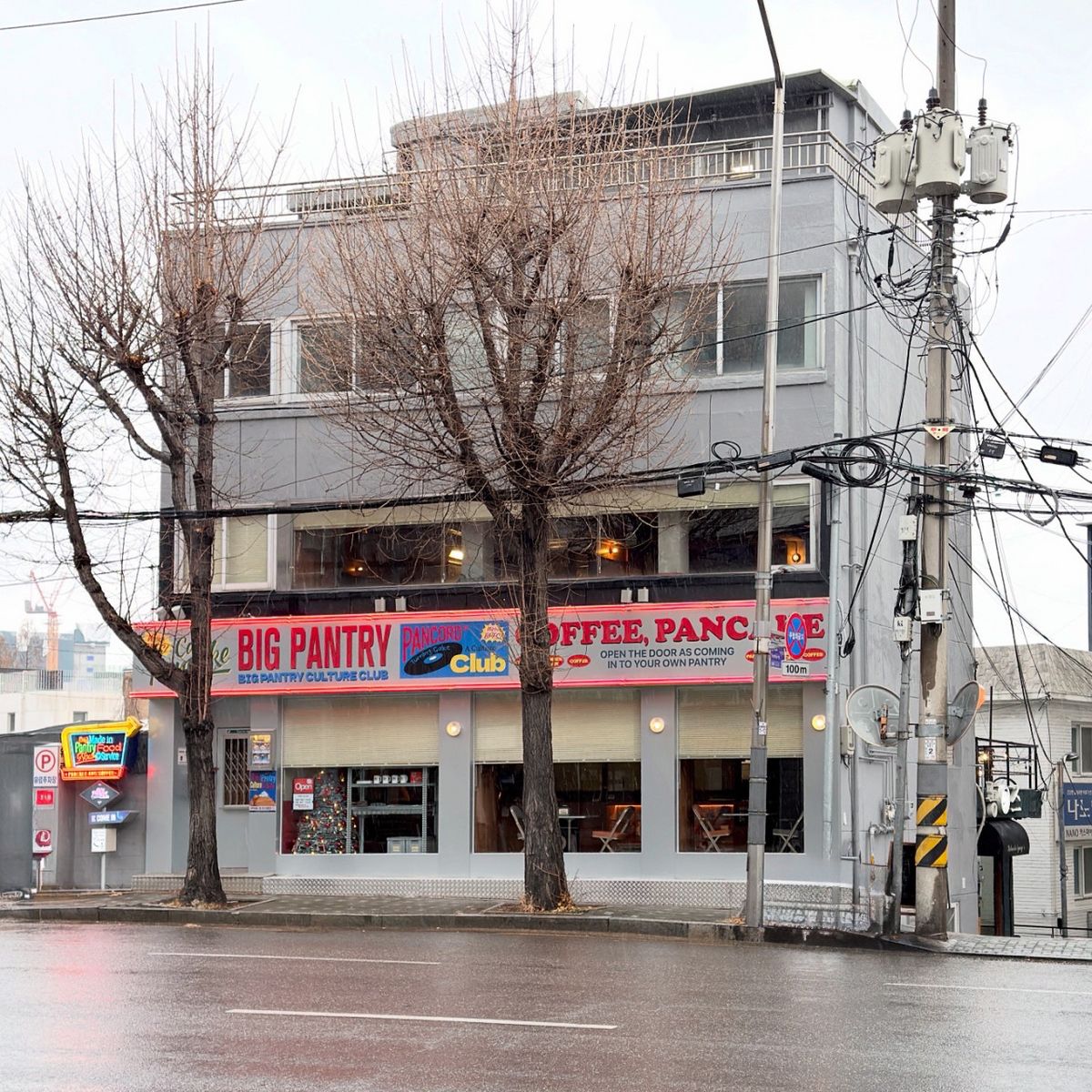 진천과 수원 행궁동의 핫플레이스 ‘카페 빅팬트리’가 서울 연남동에 새로운 지점을 냈다. / 이미지 출처: 카페 빅팬트리 연남점 네이버지도 업체 제공 이미지