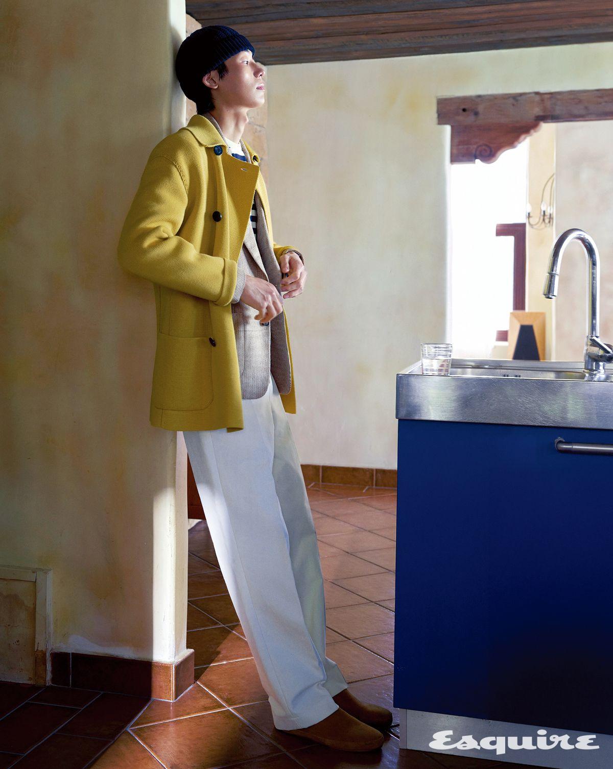 울 니트 재킷, 재킷, 스트라이프 코튼 스웨터, 코튼 팬츠, 스웨이드 워크 슈즈, 코튼 비니 로로피아나.