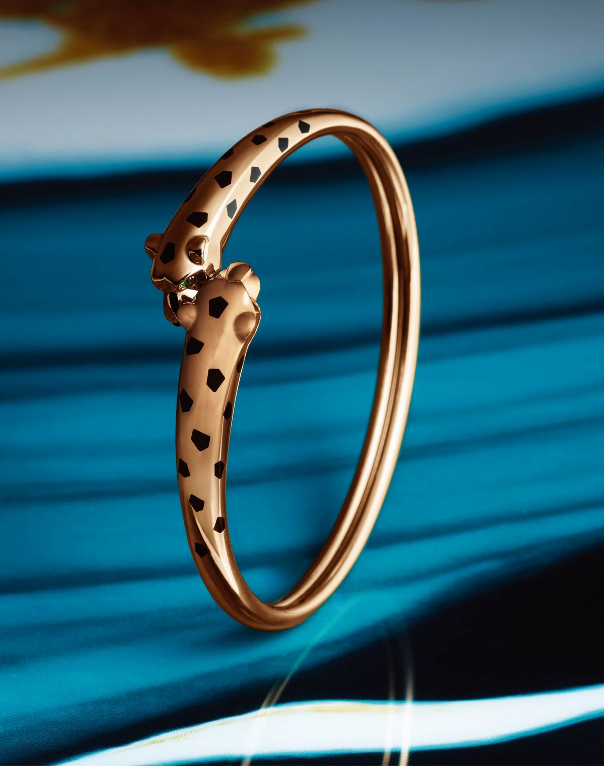 오닉스, 블랙 래커, 차보라이트 가닛으로 장식한 팬더 드 까르띠에 핑크 골드 브레이슬릿.