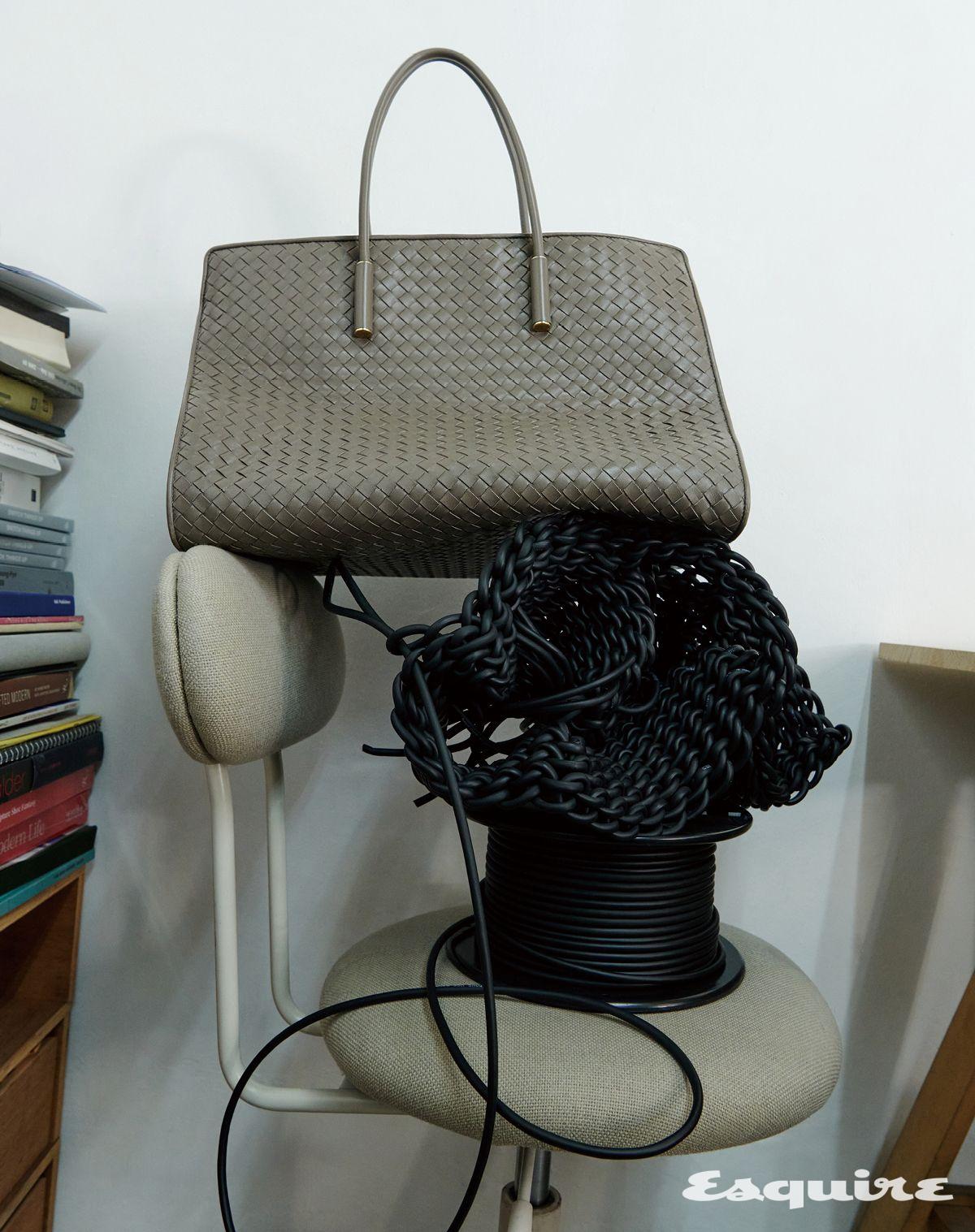 라지 바바라 토트백 보테가 베네타.