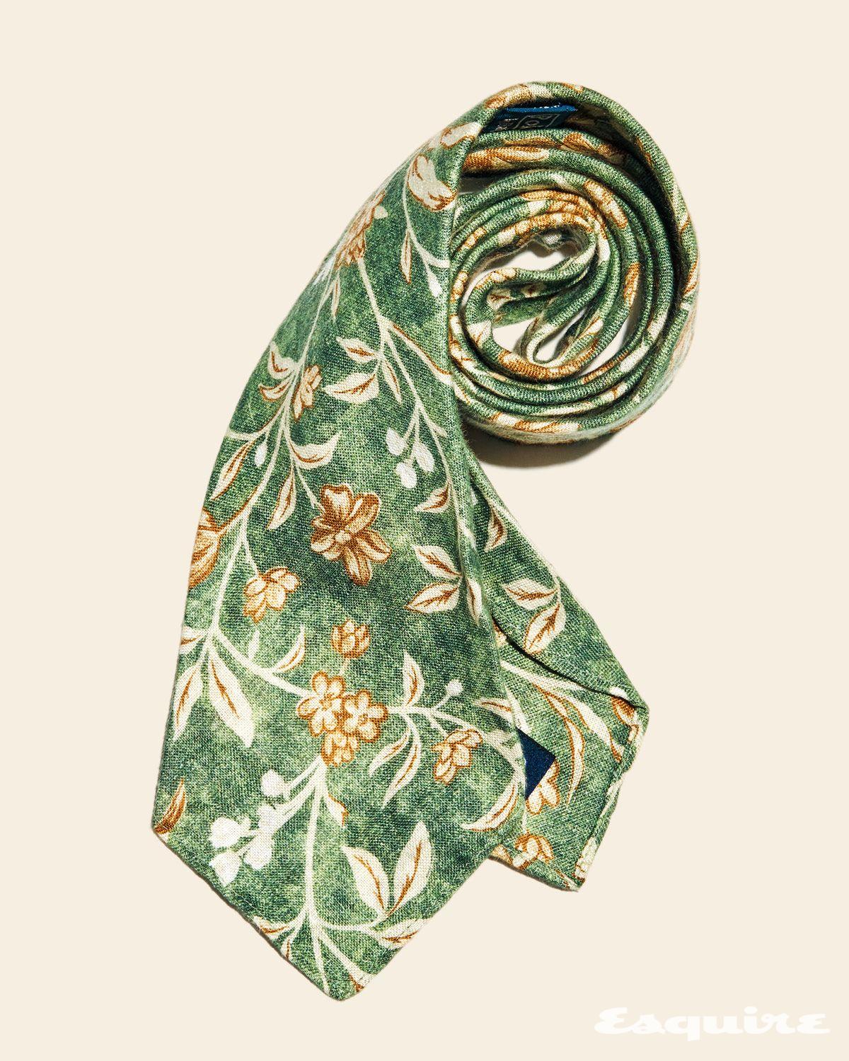 부드러운 블랙 캐시미어에 꽃을 가득 수놓은 플라워 엠브로이더리 맨 크루넥 스웨터 가격 미정 디올.