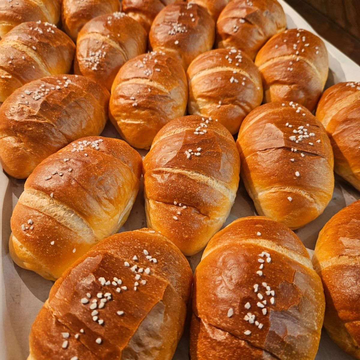 소금빵은 꼭 맛 보길 추천한다. / 출처: 데미안 인스타그램