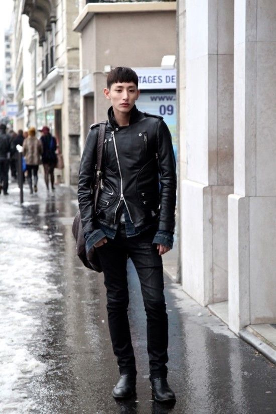 2013 파리 패션 위크 중 사진에 찍힌 이수혁의 모습. / 이미지 출처: JUNSTINE. 