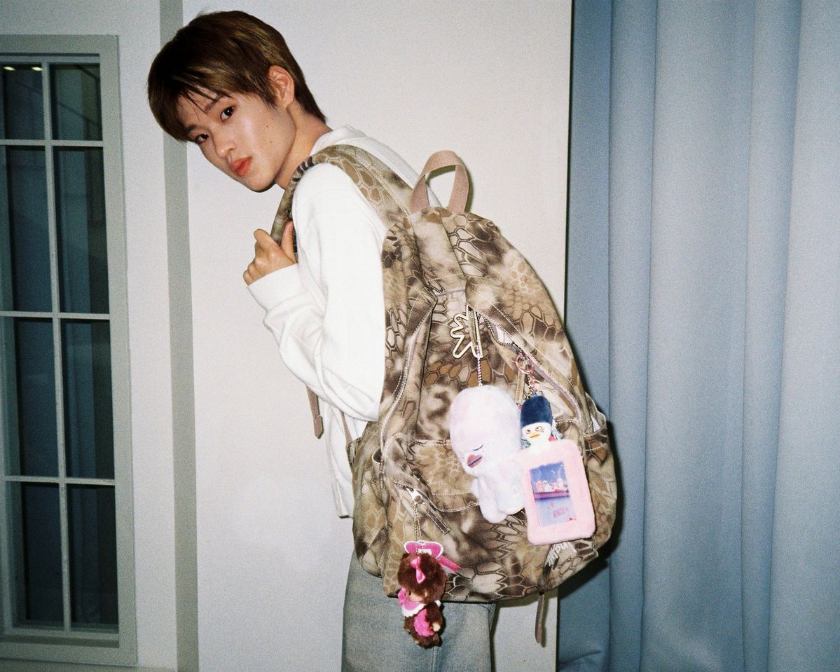 몬치치 키링으로 꾸민 라이스 소희의 백팩 / 이미지 출처: 인스타그램 @riize_official