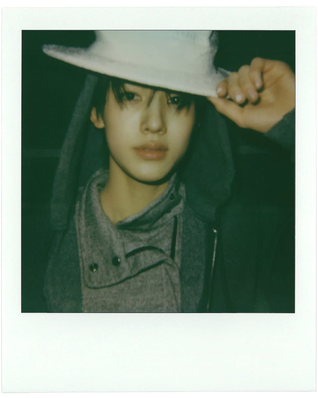 건호와 성현처럼 폴라로이드에 남긴 과감한 낙서는 평생 간직할 추억 / 이미지 출처: 코르티스 SNS 및 위버스.