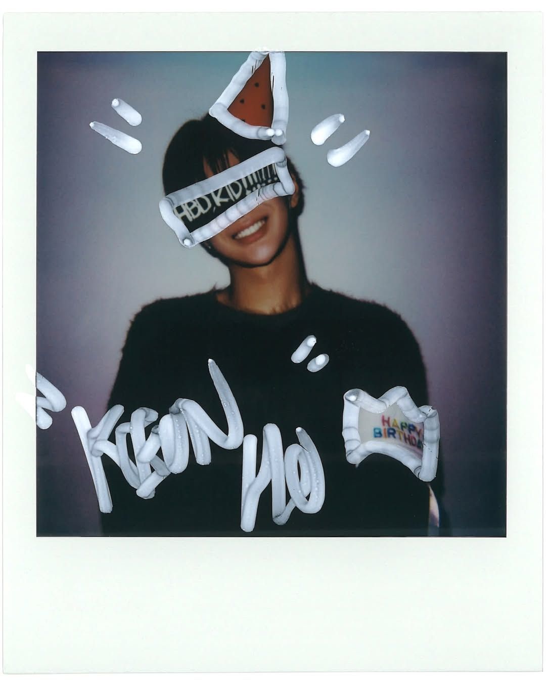 건호와 성현처럼 폴라로이드에 남긴 과감한 낙서는 평생 간직할 추억 / 이미지 출처: 코르티스 SNS 및 위버스.