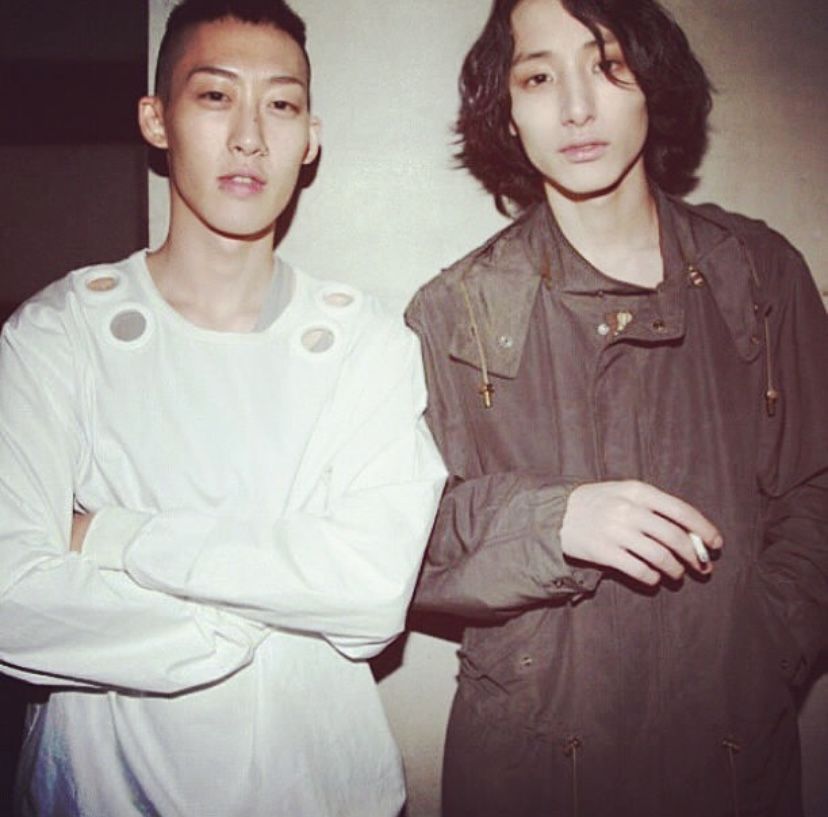 2000년대 후반, 스타일리스트 양승호와 함께 찍은 사진. / 이미지 출처: cyworld.com(이수혁 미니홈피)