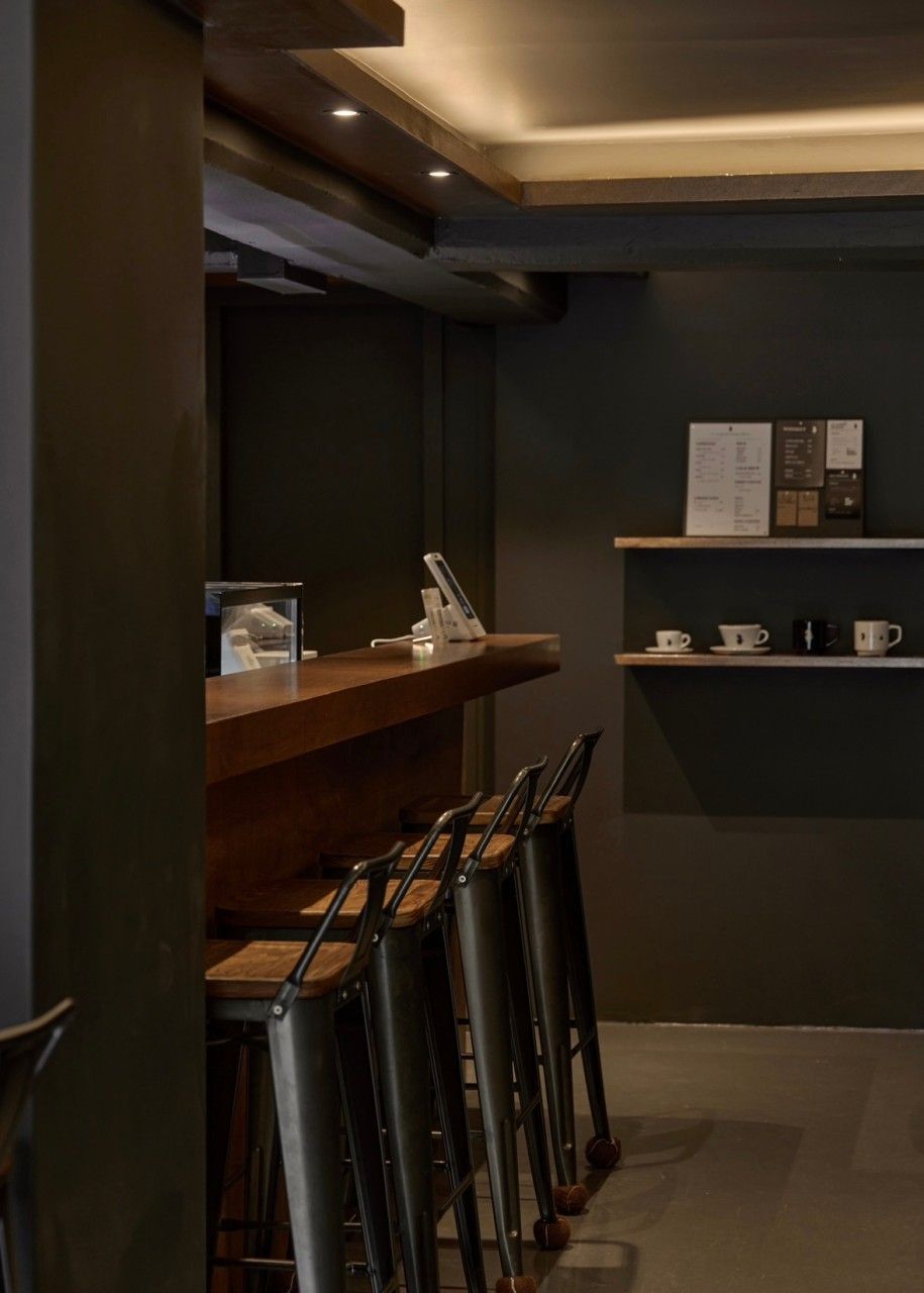 코르타도를 판매하고 있는 유닉커피로스터리의 내부. / 이미지출처: 네이버 지도 유닉커피로스터리 업체 제공 이미지