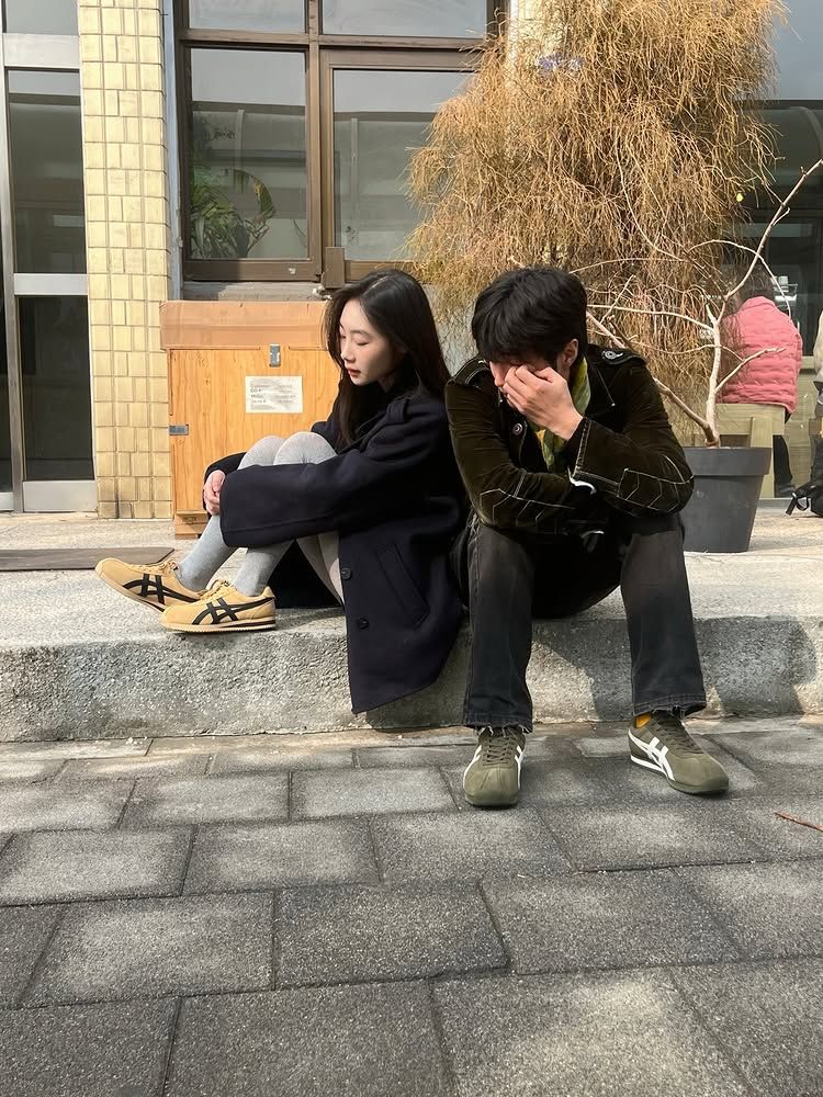 스웨그 갭, 억지로 줄이기 보다는 포인트 아이템으로 자연스럽게 더하기 / 이미지 출처: 인스타그램 @0west_ @g4k4a