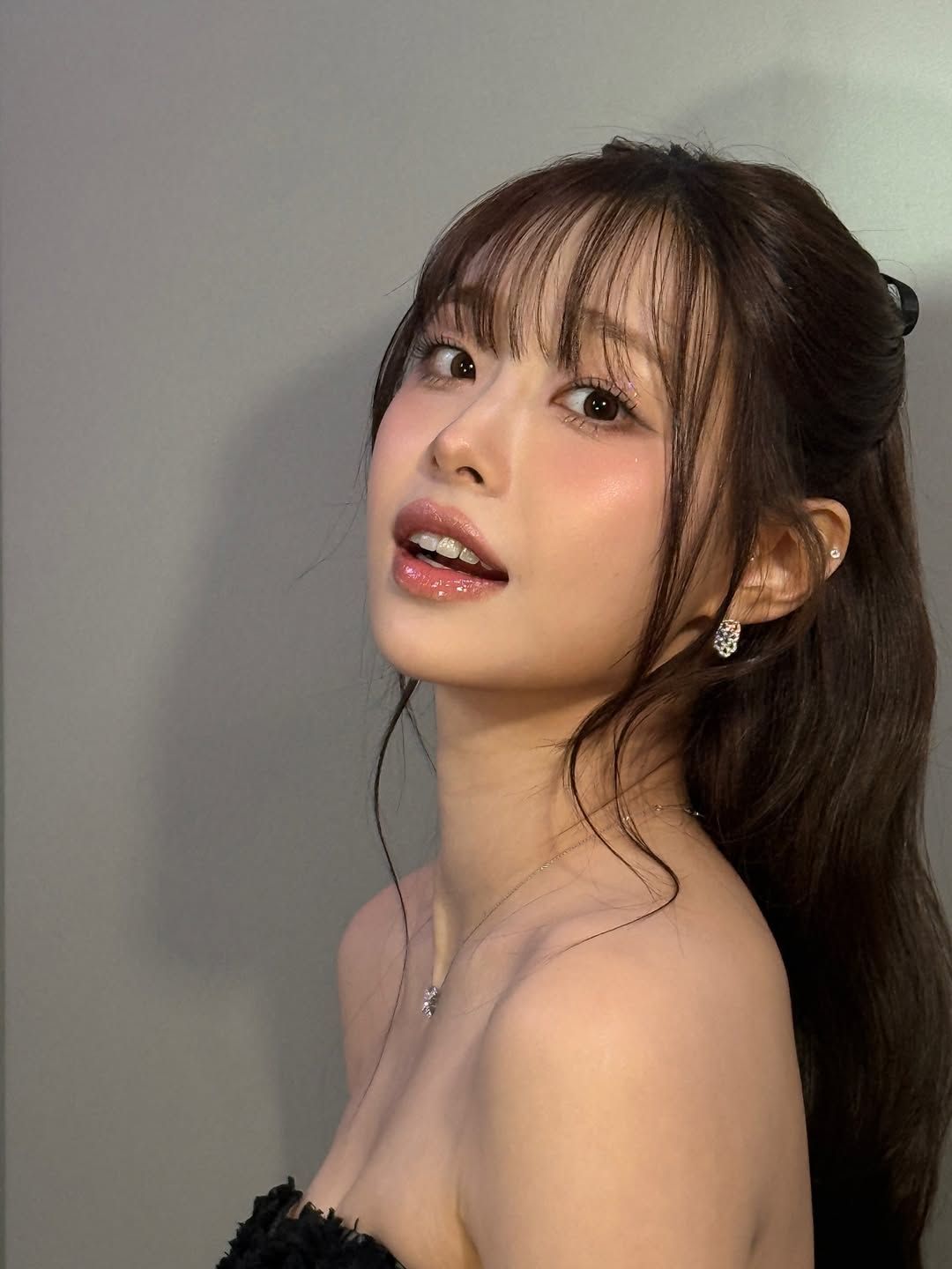 근접 사진에도 무결점 피부를 자랑하는 츄 / 이미지 출처: 인스타그램 @chuuo3o