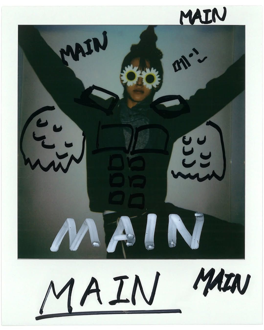 건호와 성현처럼 폴라로이드에 남긴 과감한 낙서는 평생 간직할 추억 / 이미지 출처: 코르티스 SNS 및 위버스.