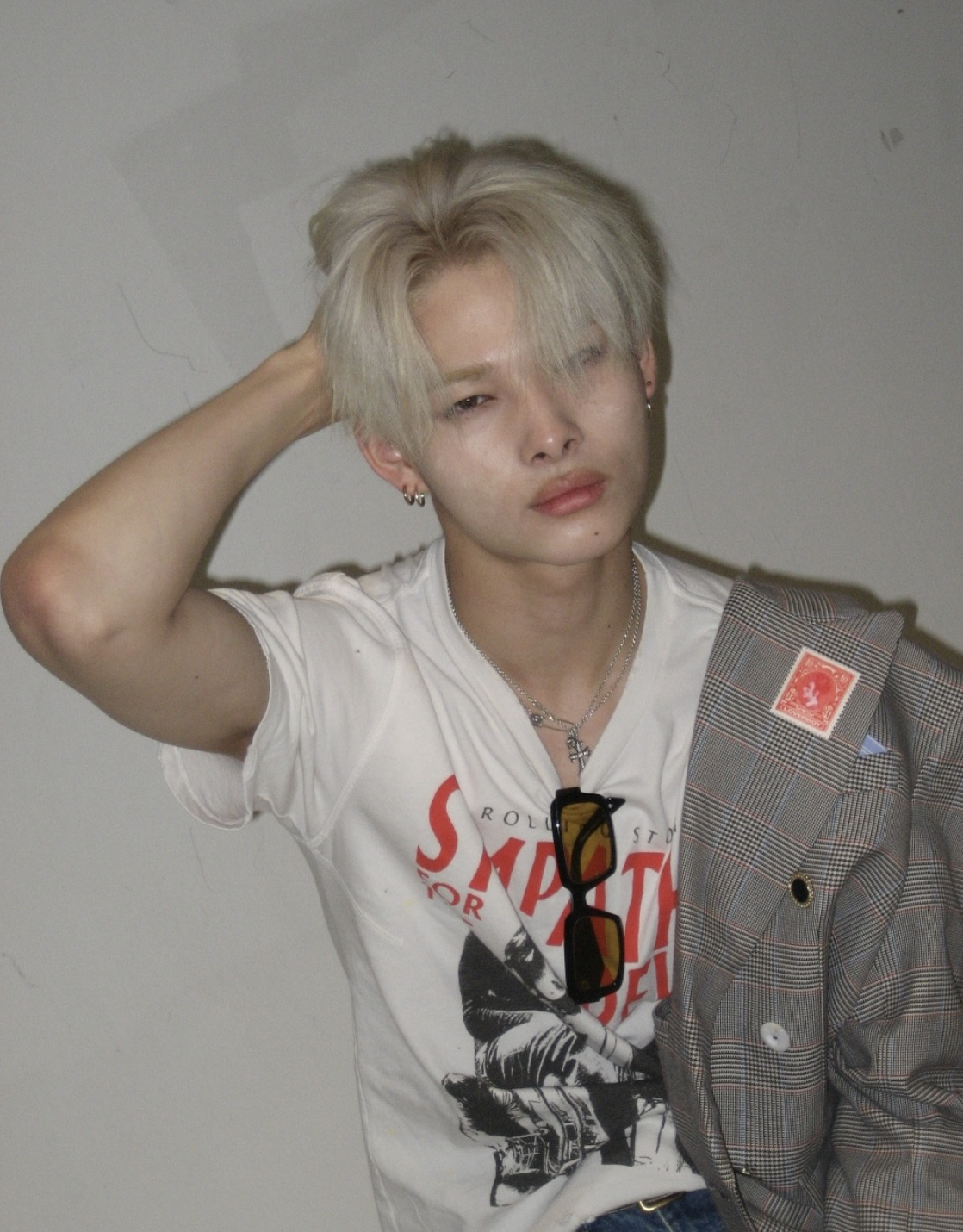 모델같은 포즈로 카메라를 응시하는 엔하이픈 니키 / 이미지 출처: 인스타그램 @enhypen