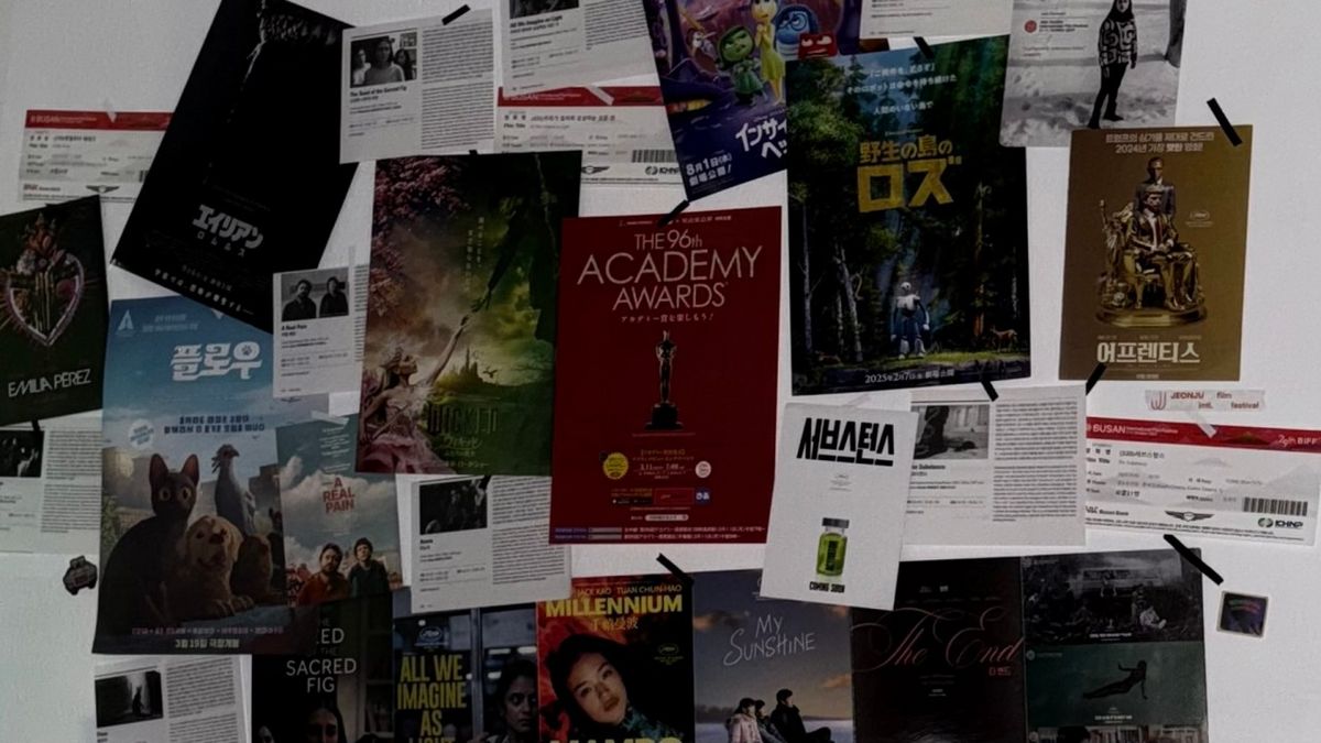 오오칠에서는 다양한 장르의 영화 소품, 포스터 등을 감상할 수 있다. / 이미지출처: 네이버지도 업체 제공 이미지