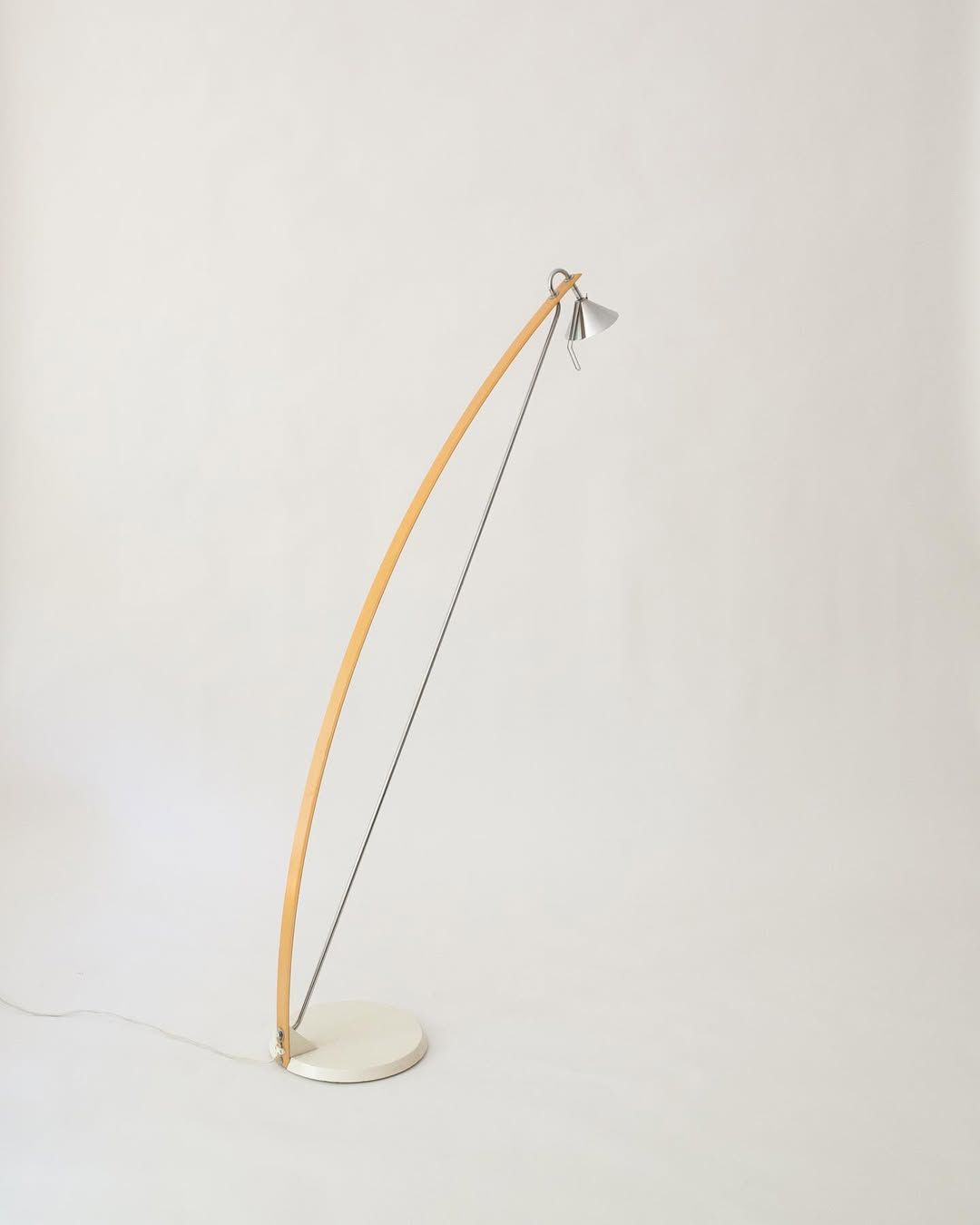  금속, 가죽 그리고 우드를 결합해 조형미를 완성한 Prolog / 이미지 출처: @bymoho