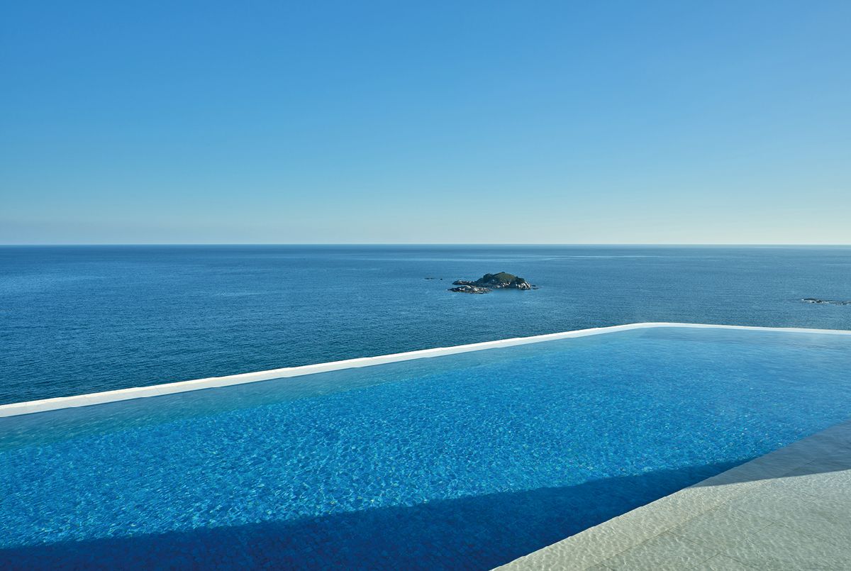 윈덤강원고성의 자랑인 옥상 인피니티 풀. 