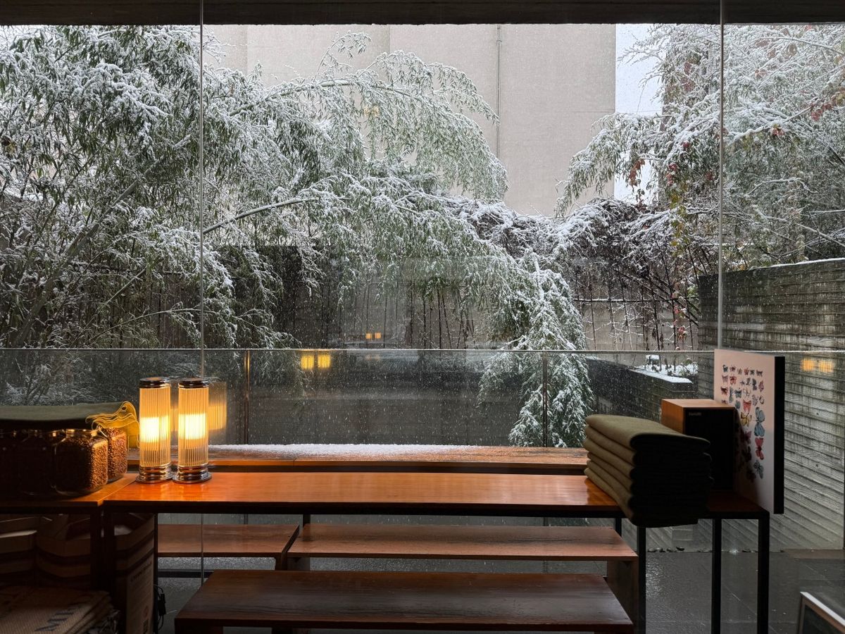 탁 트인 테라스 자리가 매력적이라 여름에도 겨울에도 늘 붐빈다. 이미지 출처 : 인스타그램 @core_espresso