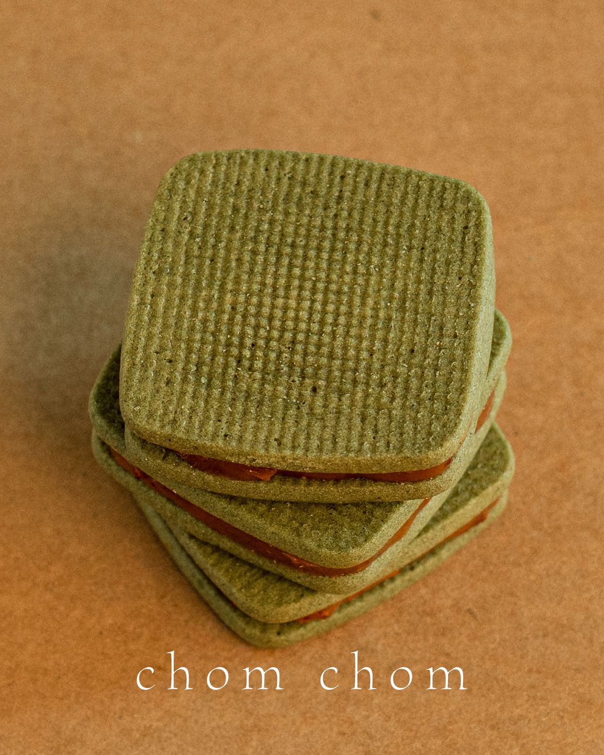 한국의 전통 식재료를 중심으로 정갈하고 멋스러운 쿠키를 선보인다. / 이미지 출처 : 인스타그램 @chomchom.seoul 