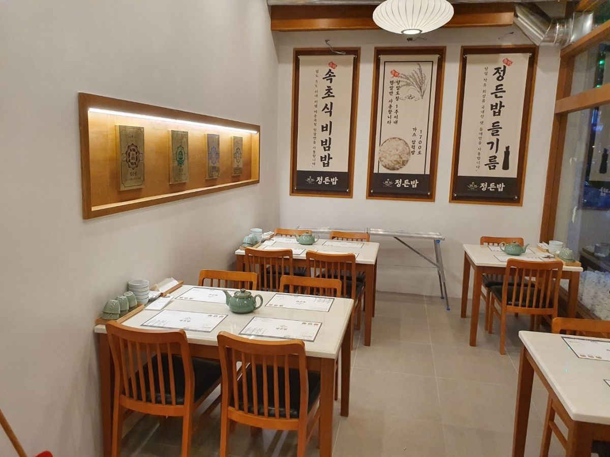 ‘정든밥’은 속초의 명물인 씨앗 젓갈을 이용한 비빔밥을 선보인다. / 출처: 정든밥 네이버지도 업체 제공