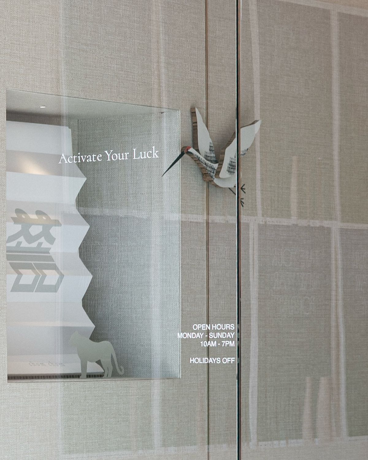 한국적인 정서를 담아낸 감각적인 인테리어가 특징. / 이미지 출처 : 인스타그램 @chomchom.seoul 