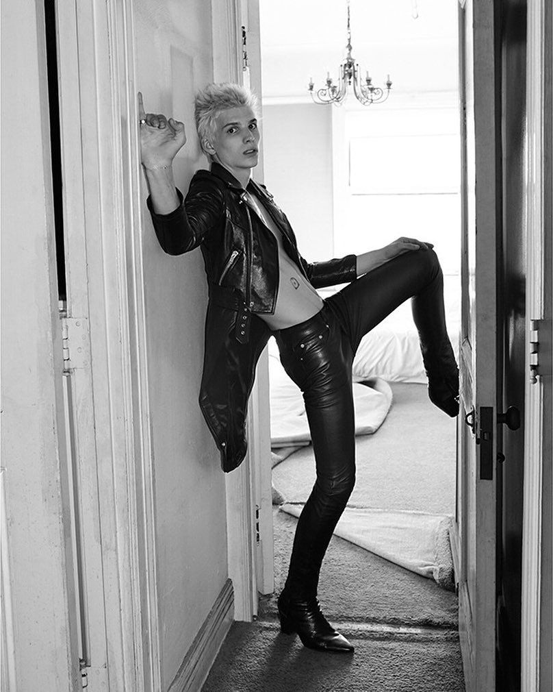 록시크 패션의 영감이 되는 디자이너 에디 슬리먼의 패션, 그리고 무드보드. / 이미지 출처: 인스타그램 @hedislimane @hedislimaneworld