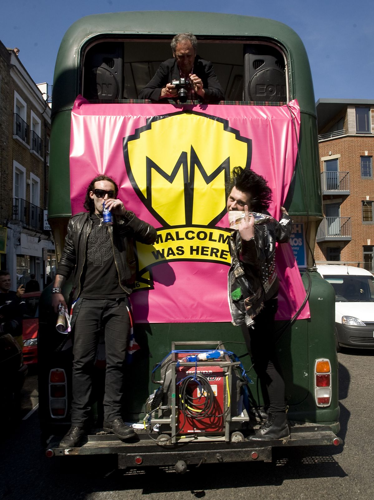 그의 장례식을 즐기는 팬들의 모습 | 출처: 게티이미지