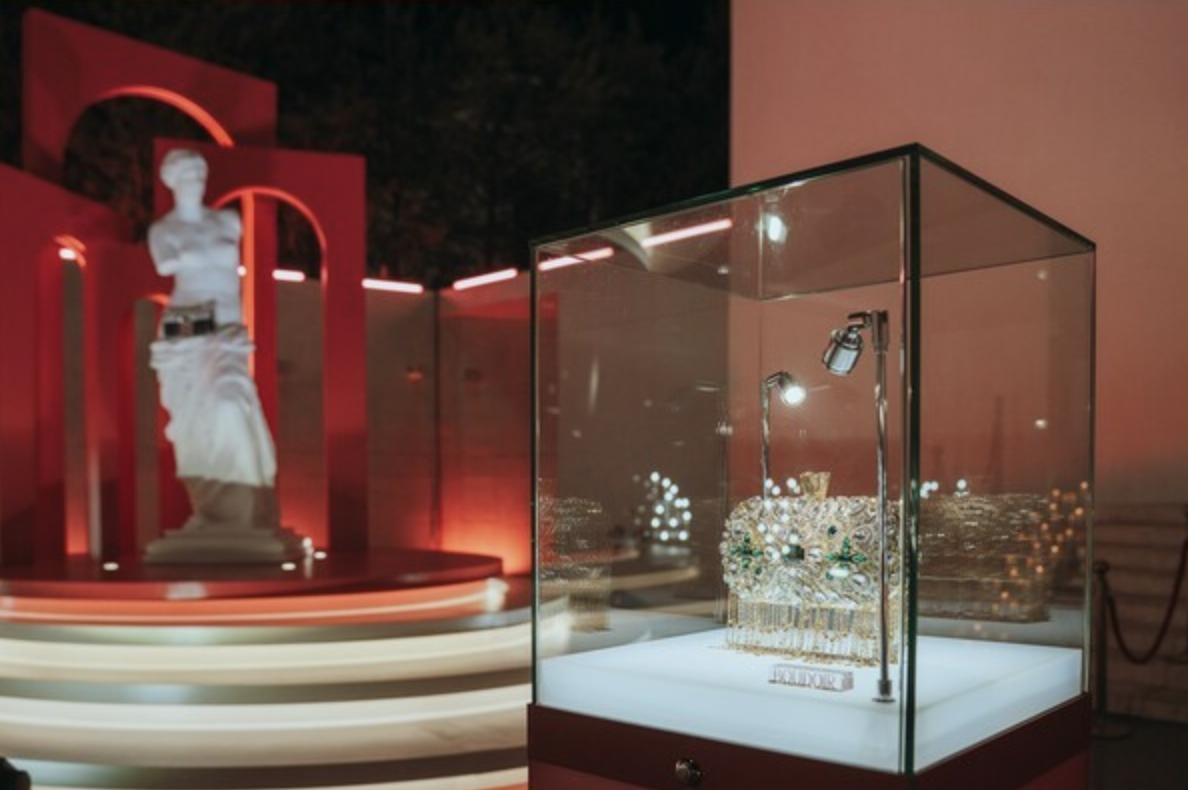 작중 '레이디 두아 백'은 욕망을 상징한다. / 이미지 출처: 엣풀릭스