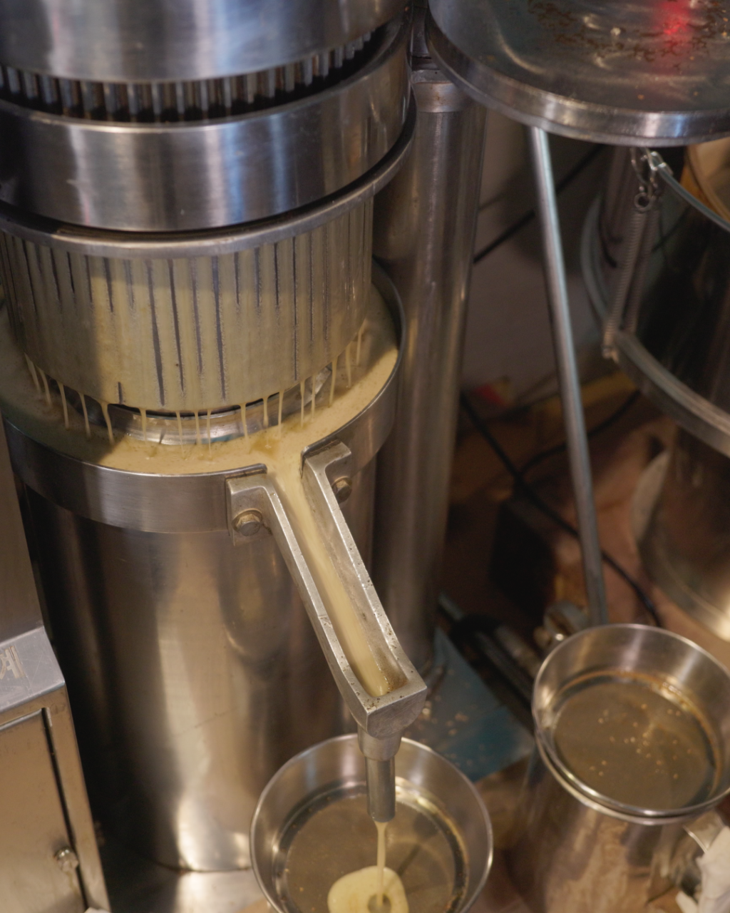 ‘파랑새방앗간 동인천’의 1층은 참기름을 짜는 방앗간으로 운영된다. / 출처: 파랑새방앗간 동인천 네이버지도 업체 제공