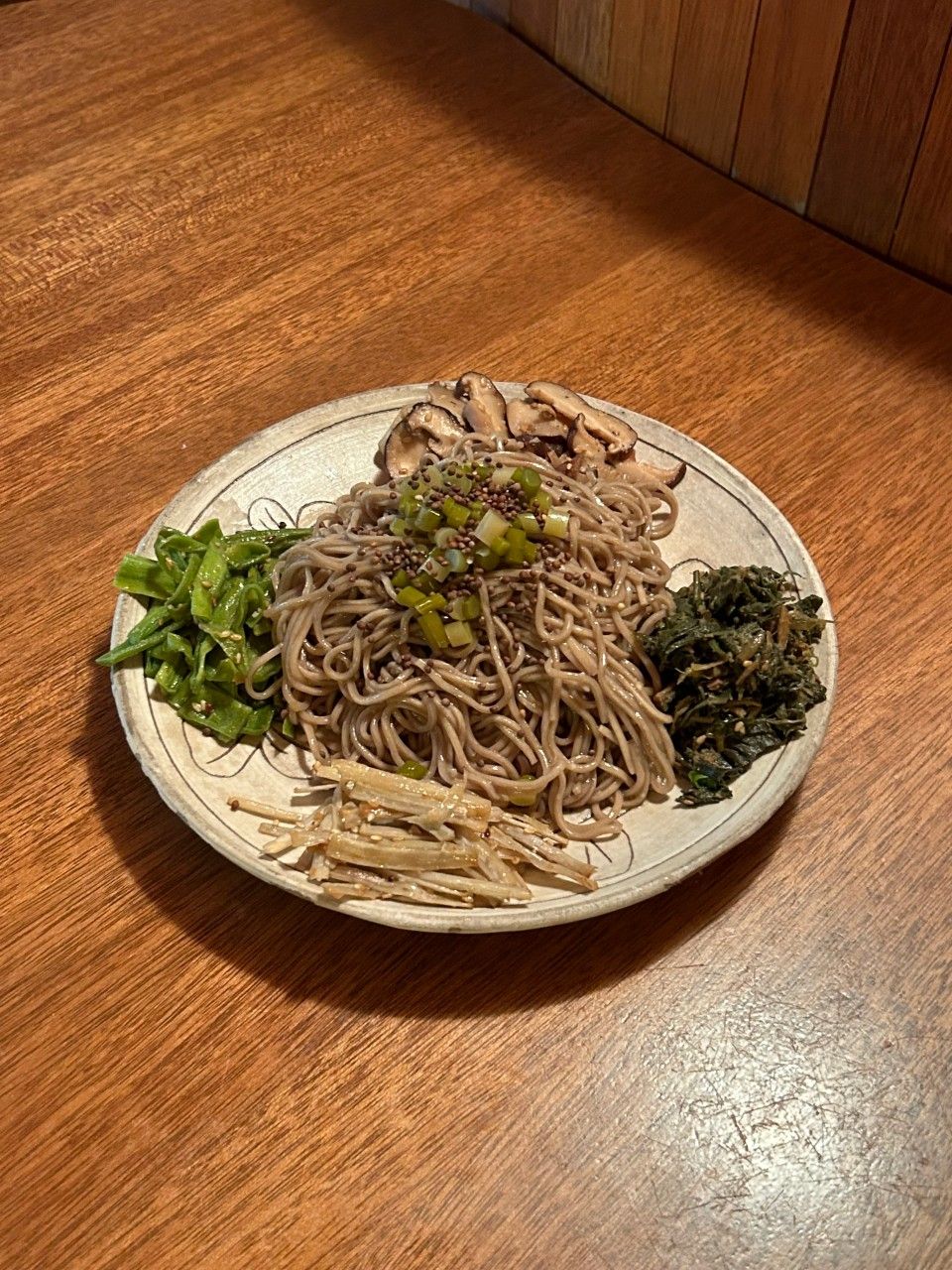 궁채, 버섯나물 등과 함께 된장, 간장에 무친 메밀면을 함께 비벼 먹는 나물비빔면이 시그니처 / 이미지 출처: 네이버 업체 등록