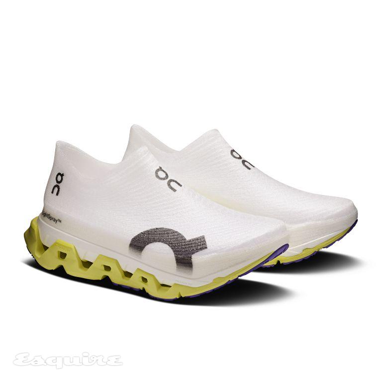 그렇게 완성된 라이트스프레이 클라우드몬스터 3 하이퍼. 애초에 발에 거슬릴 게 하나도 없어 상처가 날 일이 없다. 