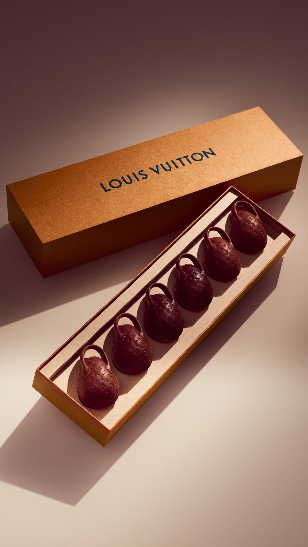 초콜릿 미니 에그 백 / 이미지 출처: 루이 비통