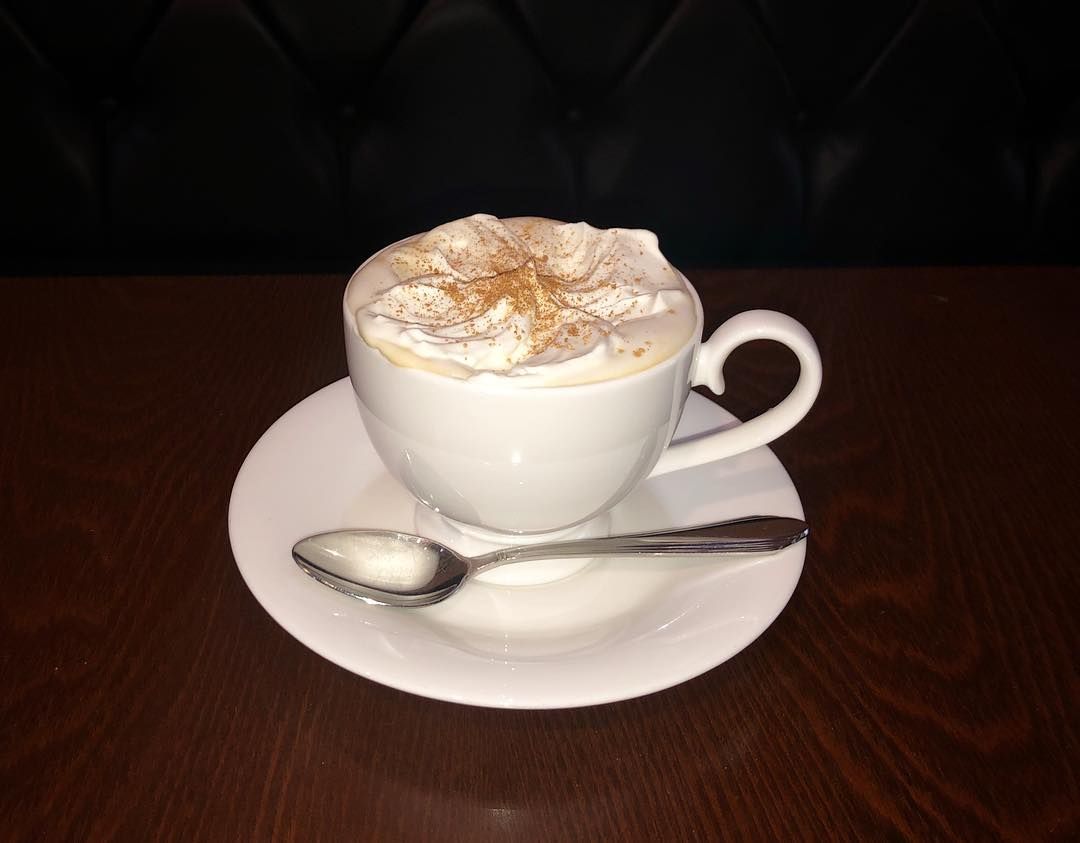 달콤하고 퐁실퐁실한 아인슈페너. / 이미지 출처 : 인스타그램 @coffee_friend_ 