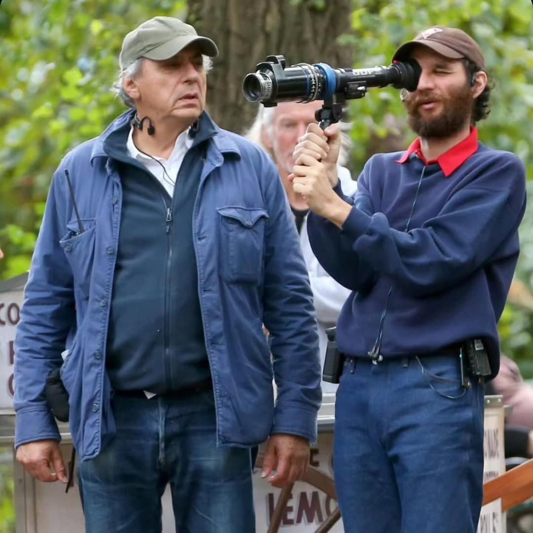 특유의 시그니처 패션 스타일을 가진 조쉬 사프디 감독 패션 / 이미지 출처: @directorfits