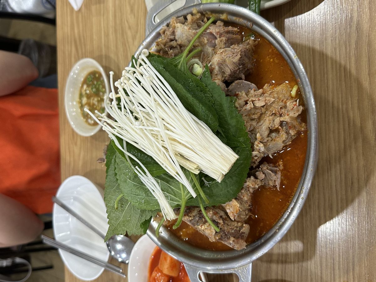 소문난성수감자탕의 감자탕/ 이미지 출처: 네이버 블로그 @ybheo0602 