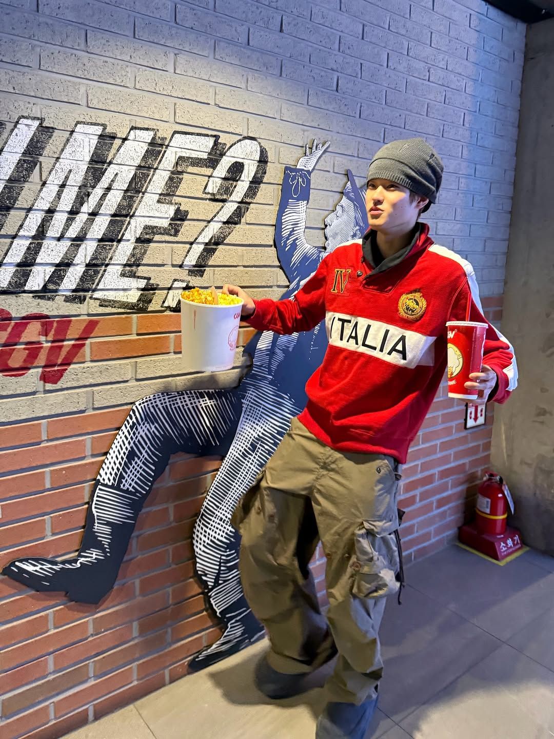 뭉툭한 신발로 장난기 있는 무드를 완성한 라이즈 소희 / 이미지 출처: 인스타그램 @riize_official