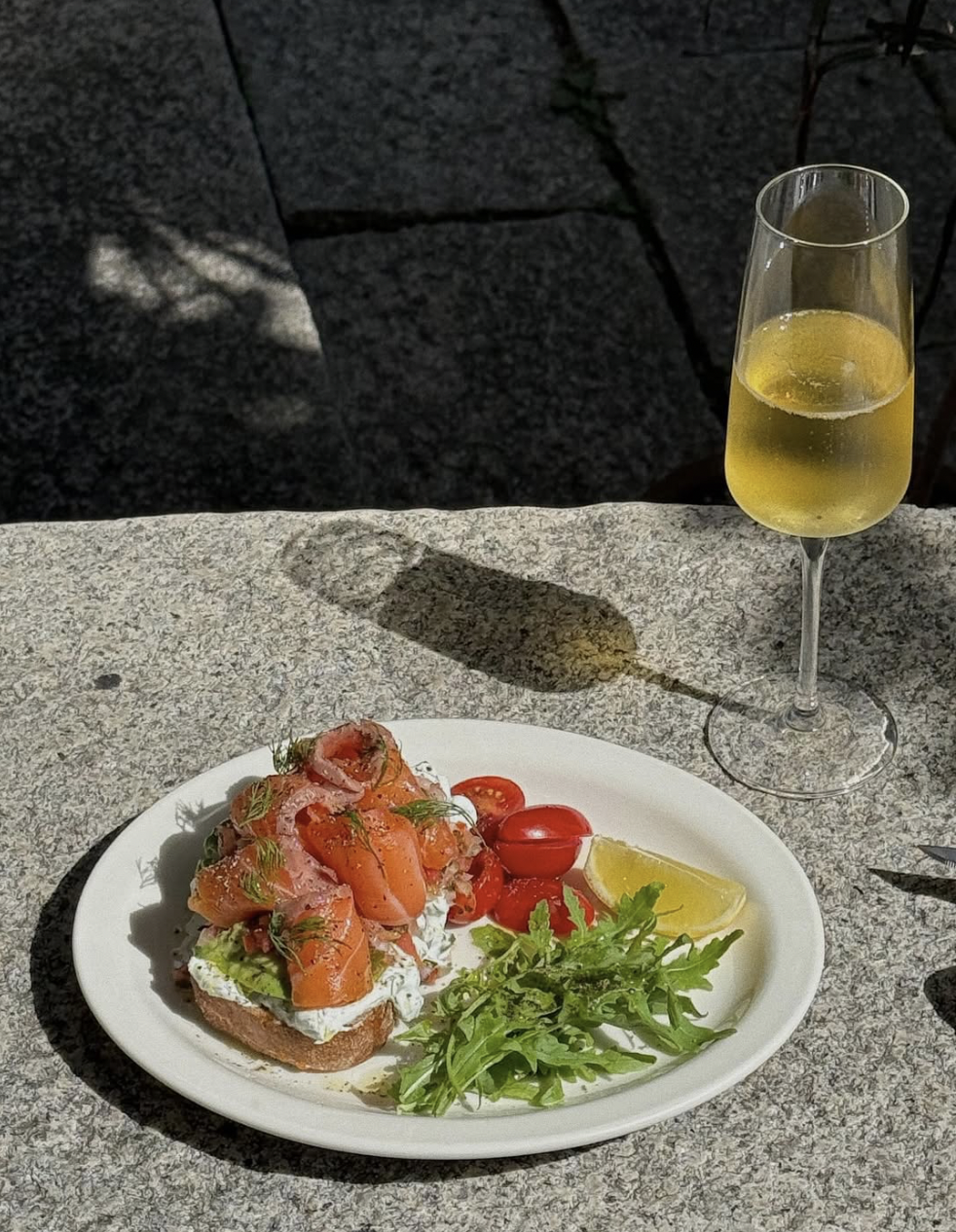 가벼운 브런치와 곁들일 와인도 판매한다. / 출처: 콘드에뻬뻬 인스타그램(@corned.e.pepe)